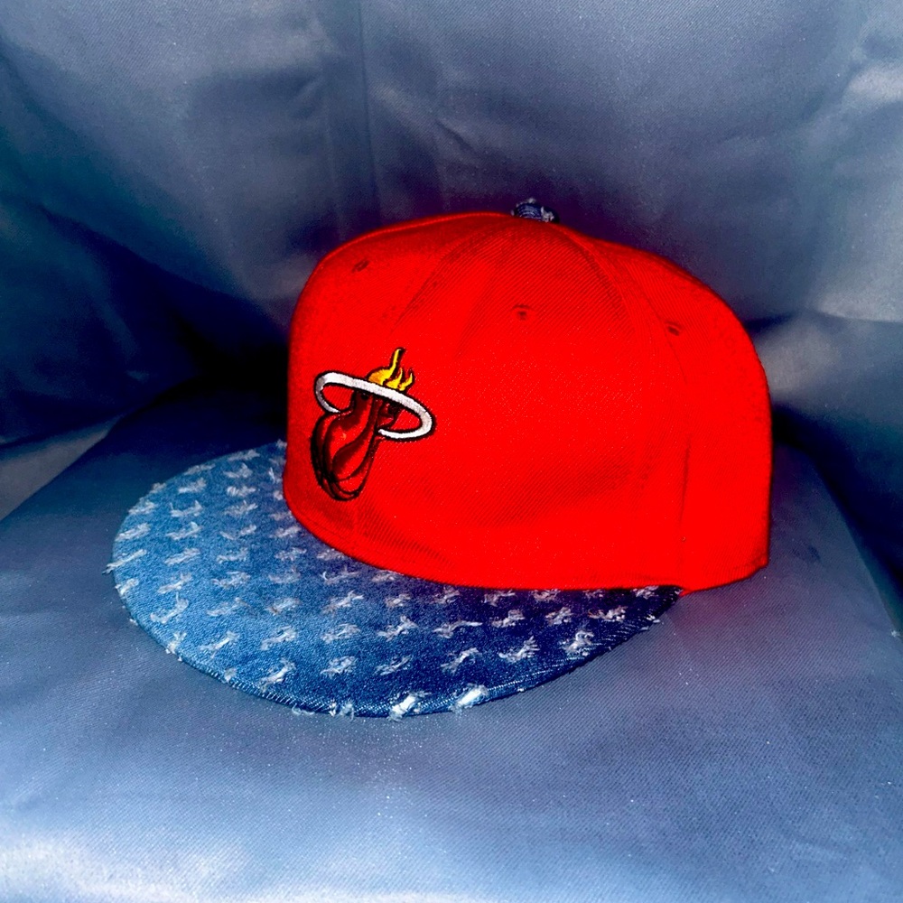 NBA hat - Picture 2 of 2